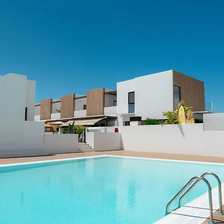 بيت للعطل El Palmeral - House With Pool In