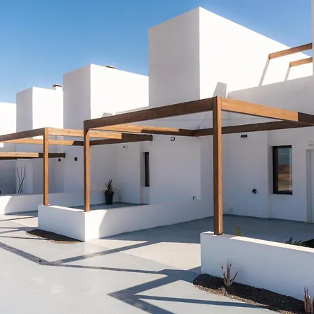 Nyaraló El Palmeral - With Terrace And Pool In Corralejo