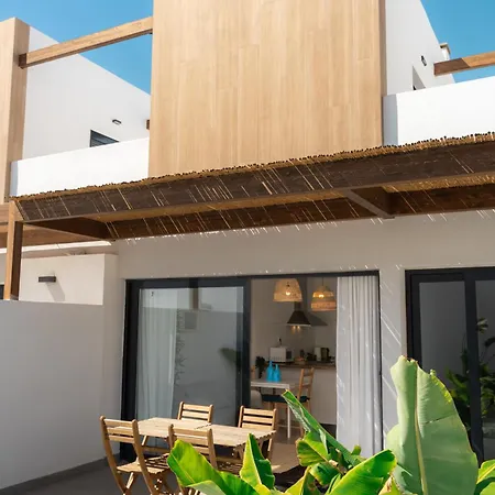 El Palmeral - House With Pool In