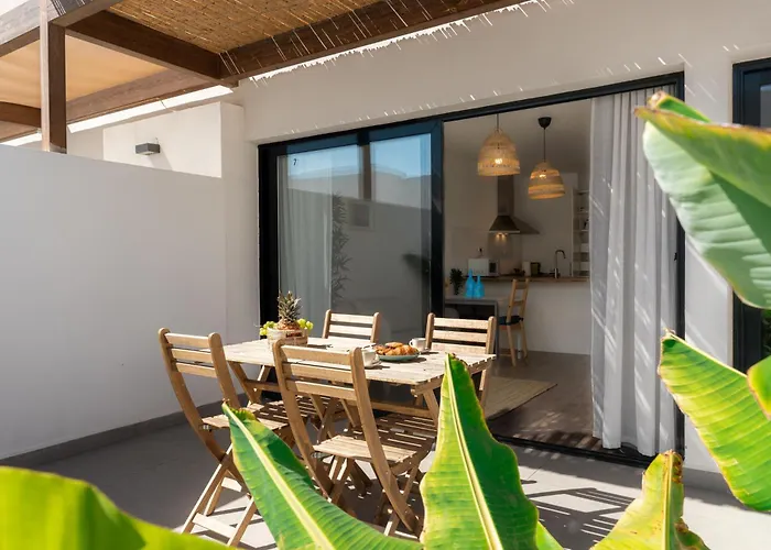 別荘 El Palmeral - With Terrace And Pool In